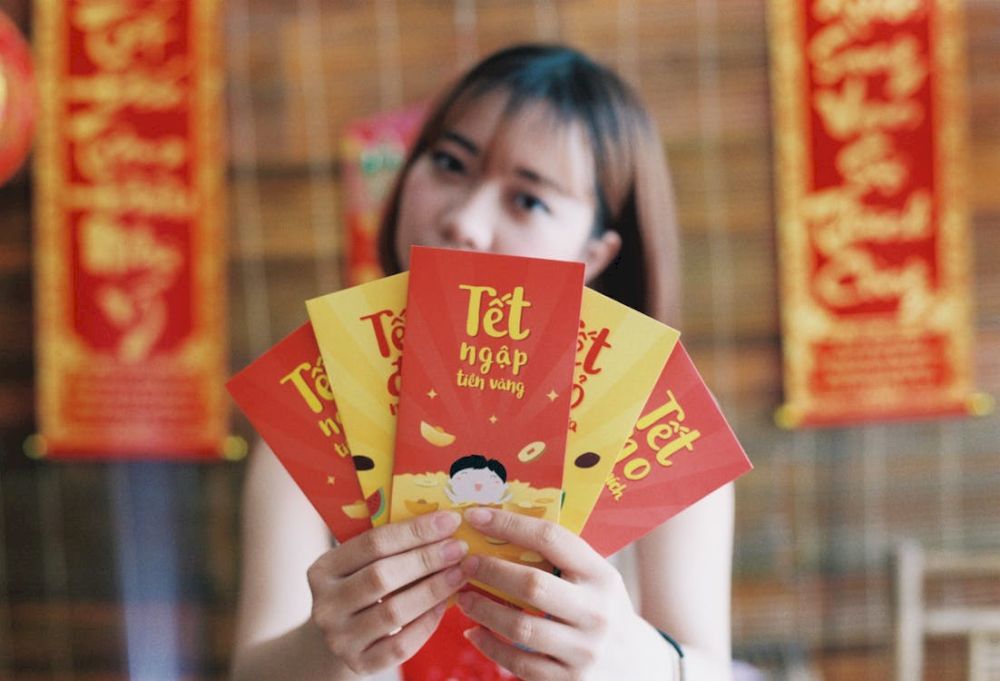 During Tet, it's customary to give and receive "Li Xi" &ndash; red envelopes filled with lucky money, especially for children (Source: Pexels)